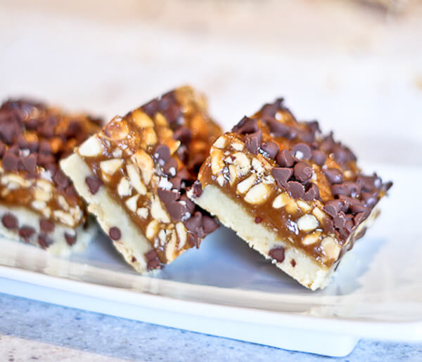 Caramelized Peanut Shortbread Bars: Snickers plus Twix plus homemade!