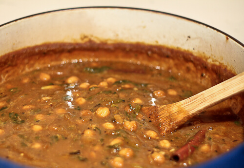 Stewing pumpkin curry with chickpeas and red lentils