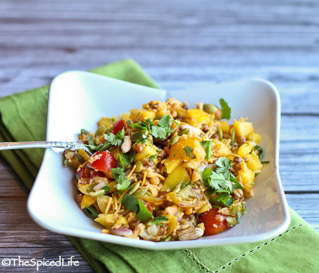 Mango Chaat with Pumpkin Seeds: a crunchy, crispy, sweet and sour indian snack salad