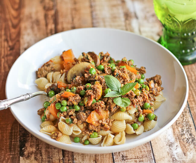 Indian meets Italian in this Pasta with Ground Lamb and Green Peas (with peppers and mushrooms!)