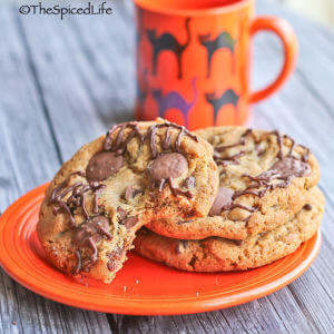 Spider Infested Chocolate Chip Cookies: an easy Halloween treat!