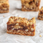 Carmelitas: Bar cookies made of Oats, hazelnuts, chocolate, dulce de leche and everything that is happy!