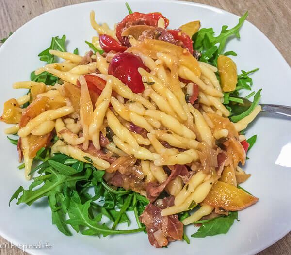 Pasta with Peaches, Prosciutto and Arugula: a delicious and healthy meal I whipped up one evening while we were living in Italy!