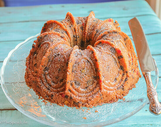 Oatmeal Cookie Bundt Cake: chewy like the cookie and full of chocolate like (my favorite) oatmeal cookies, but baked in a bundt pan! So much fun!