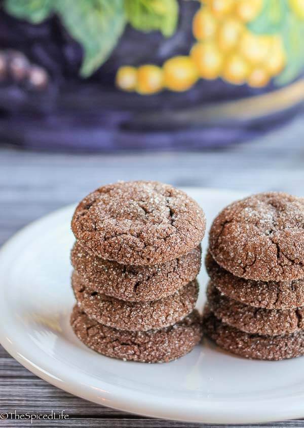 Chewy Chocolate Cookies: an old-fashioned but intensely chocolate cookie perfect for after school or dinner!